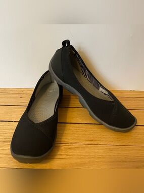 Crocs Ballet Flats Women’s 8 Black Rubber Soles Comfort Casual Athleisure Beach